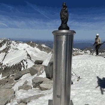 Sommet de l'Aneto, ascention encadrée par le bureau des guides de Font-Romeu. Sommet de l'Aneto, ascention encadrée par le bureau des guides de Font-Romeu.