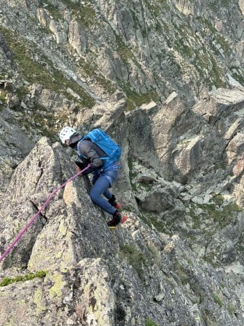 Grimpeur escaladant une paroi en Catalogne près de Font-Romeu 66. Grimpeur escaladant une paroi en Catalogne près de Font-Romeu 66.