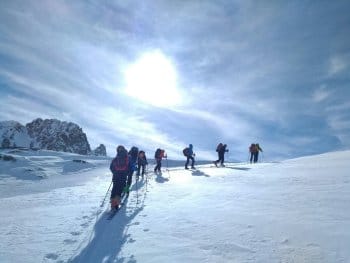 Groupe de skieurs en pleine ascension en ski de randonnée en montagne dans la vallée du Galbe. Groupe de skieurs en pleine ascension en ski de randonnée en montagne dans la vallée du Galbe.