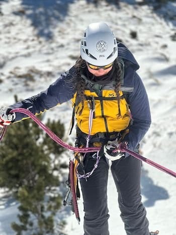2 stagiaires en alpinisme encordés, exercice dans les Pyrénées-Orientales, départ Font-Romeu. 2 stagiaires en alpinisme encordés, exercice dans les Pyrénées-Orientales, départ Font-Romeu.