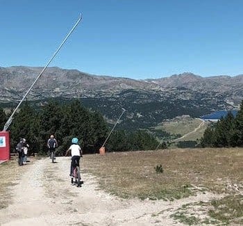 nfants en VTT descente piste ski été, canons à neige, Pyrénées, Font-Romeu, Sensations Pyrénées. nfants en VTT descente piste ski été, canons à neige, Pyrénées, Font-Romeu, Sensations Pyrénées.